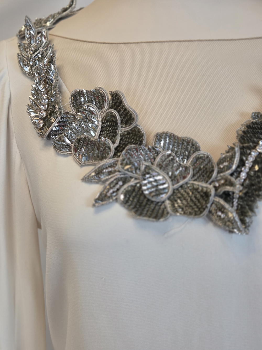 Oscar de la Renta Silk Cape Gown Embellished Neckline $12,315 NWT Size S Maxi - Picture 16 of 16